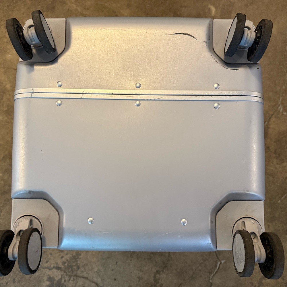 Monos Trunk Silver Hard Shell Suitcase - Picture 8 of 15